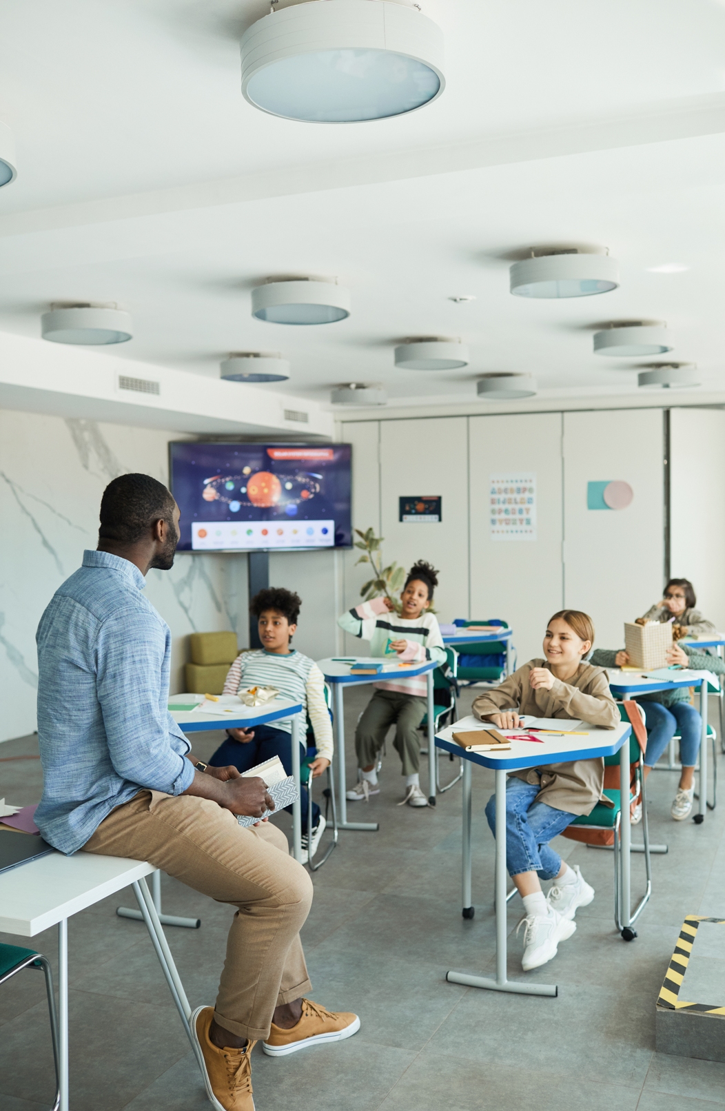 Teacher with a classroom of kids